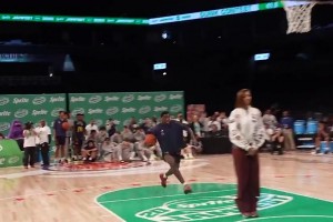 这就是摸篮板上沿的弹跳？26年状元大热迪班萨飞越里斯炸扣